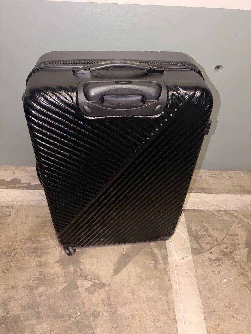 Mala Grande Rígida Preta Ultra Resistente com Rodinhas 360° e TSA - Foto 3