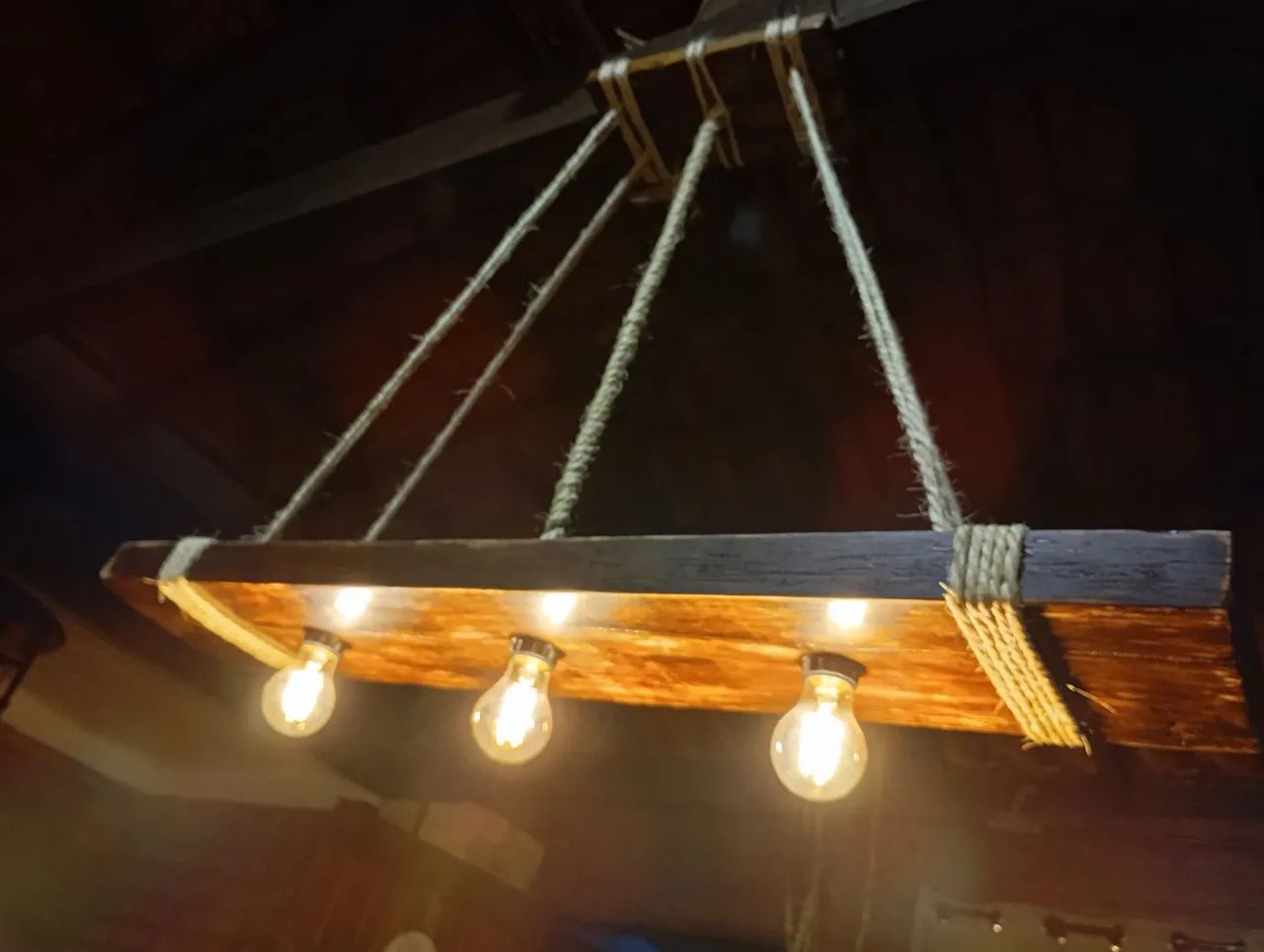 LUMINÁRIA RÚSTICA ARTESANAL EM MADEIRA MACIÇA 3 LÂMPADAS