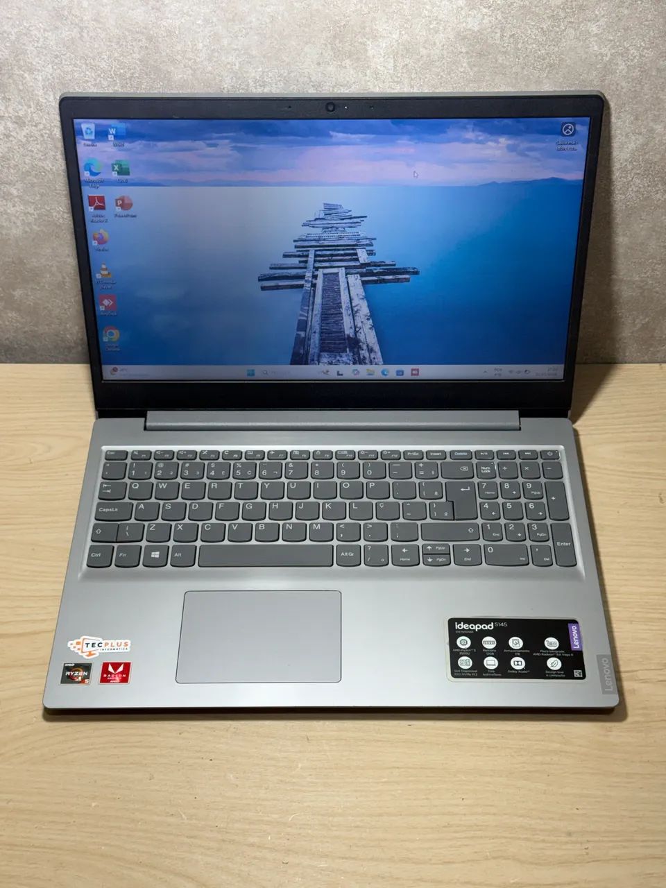 Notebook Lenovo Ryzen 5 com 2gb de placa de vídeo 