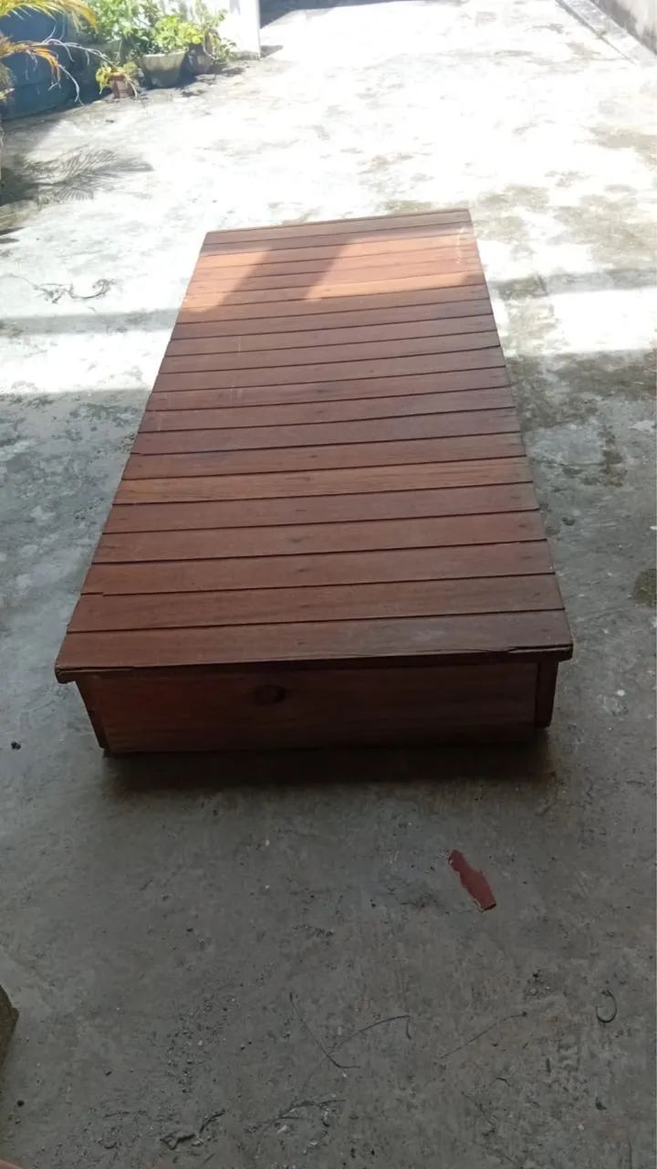 Vendo cama de madeira solteiro com roupeiro  - Foto 2