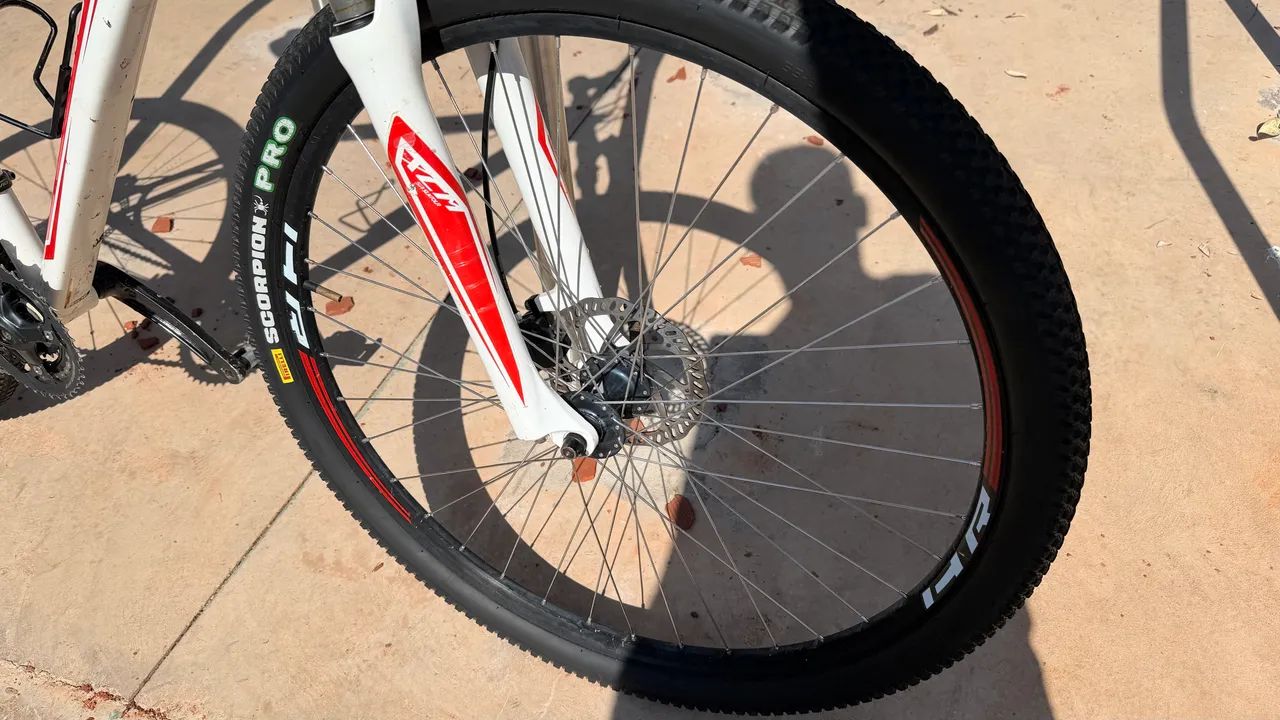 Bicicleta Specialized 29 Hardrock Shimano - Foto 5