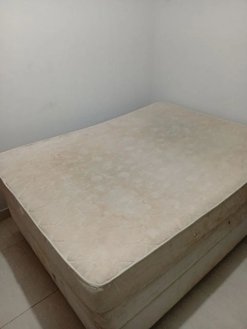 Cama box casal ( com baú)