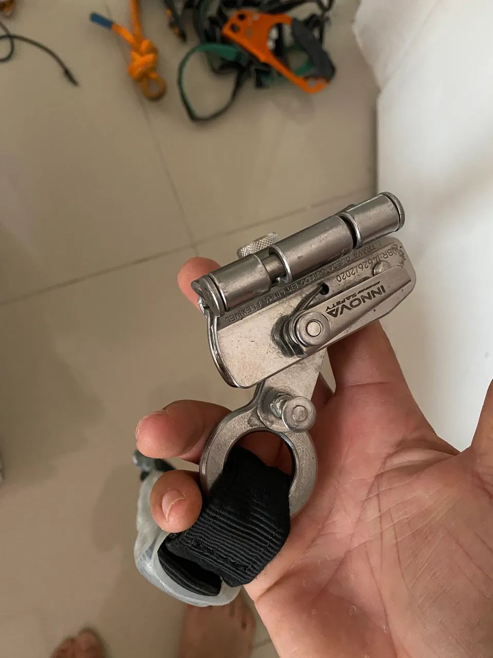 Trava-Queda Guiado Em Linha Flexível Abs