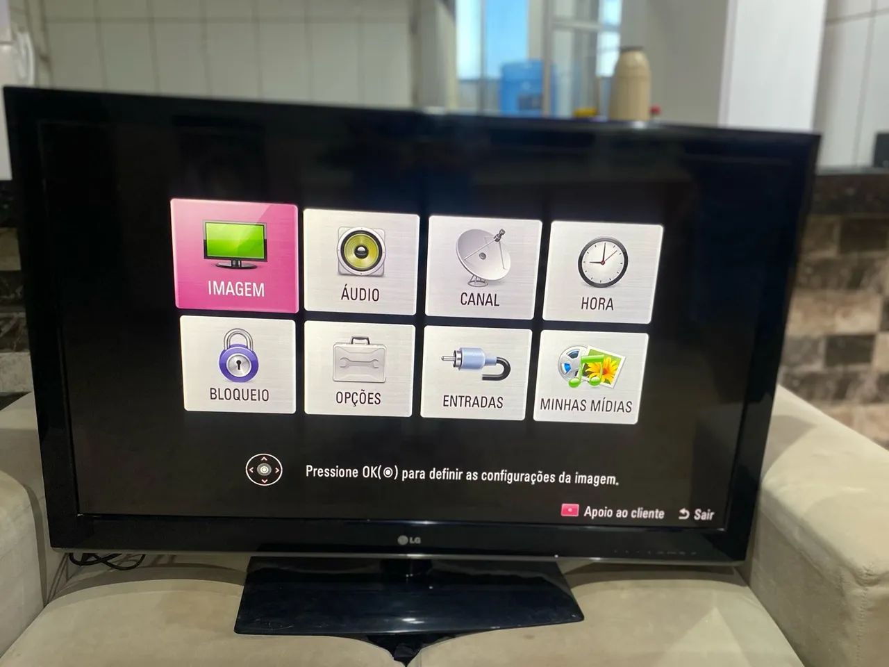 TV LG 42" - Modelo 42LS3400