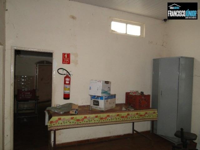 Casa no Setor Coimbra, 4 quartos, nascente e com ótima localização comercial e residencial - Foto 9