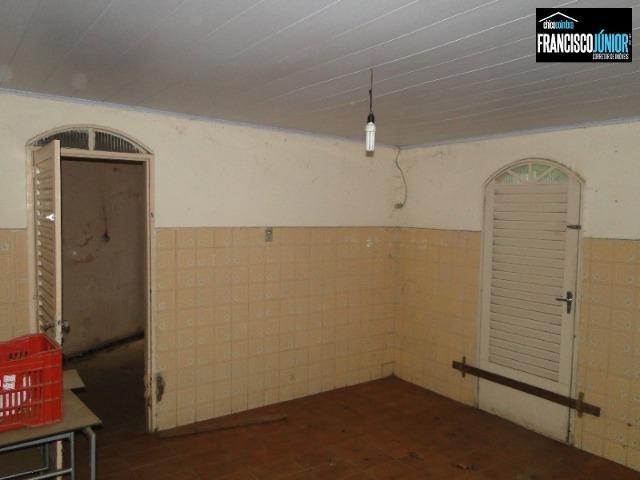 Casa no Setor Coimbra, 4 quartos, nascente e com ótima localização comercial e residencial - Foto 11