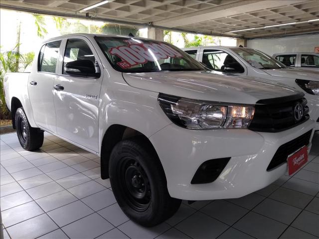TOYOTA HILUX 2.8 STD 4X4 CD 16V DIESEL 4P MANUAL