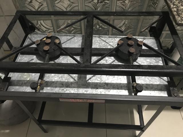 Vendo esse fogão industrial 2 Bocas
