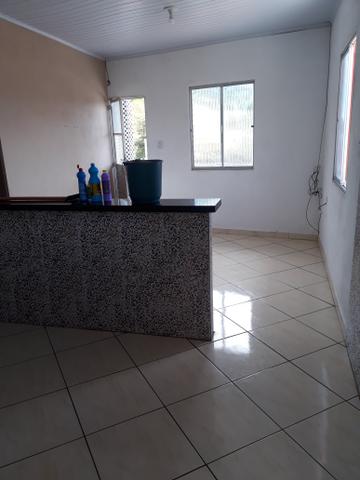 Alugo 1/4 sala cozinha banheiro