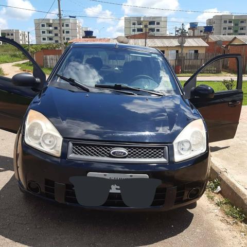 Fieata sedan completo "em ótimo estado"