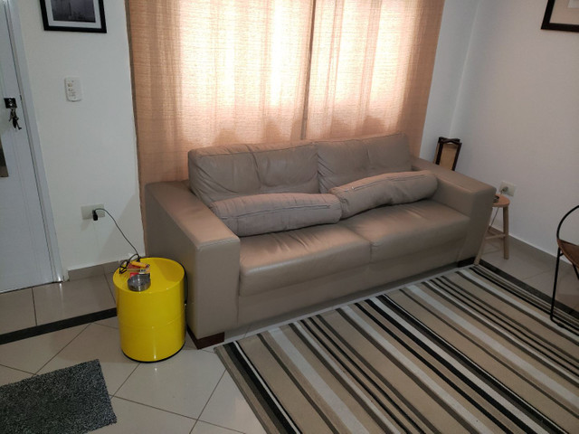 Sofa couro legitimo minuano