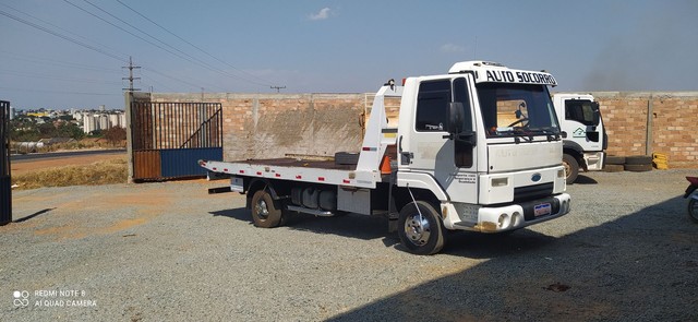 VENDE-SE CAMINHÃO 712 DE BOMBA INJETORA ANO 2010