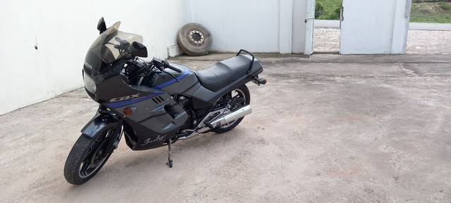 CBX750