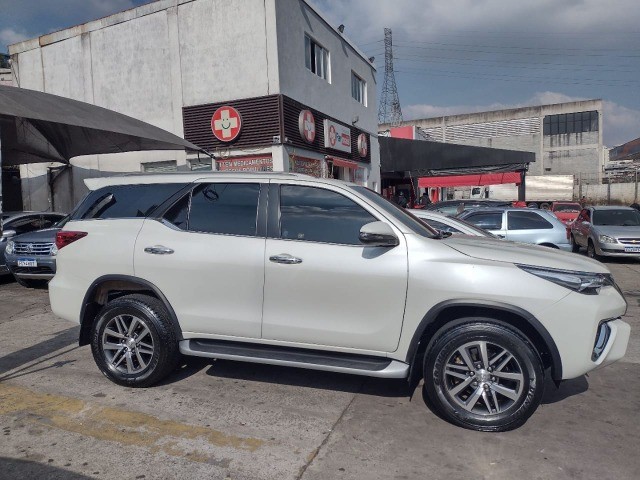 HILUX SW4 TOP DE LINHA DIESEL **LER O ANUNCIO ** 5 LUGARES