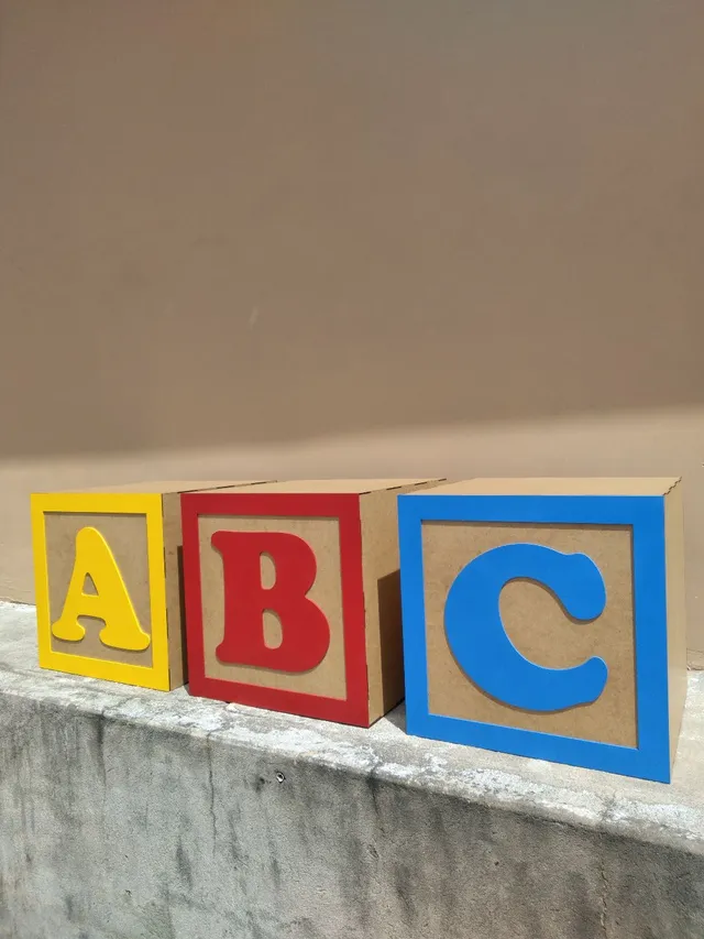 Brinquedo Infantil Super Cubo Descobertas Sons Letras Blocos - Yes
