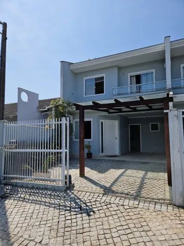 Lindo sobrado geminado com piscina no inicio do Vila Nova