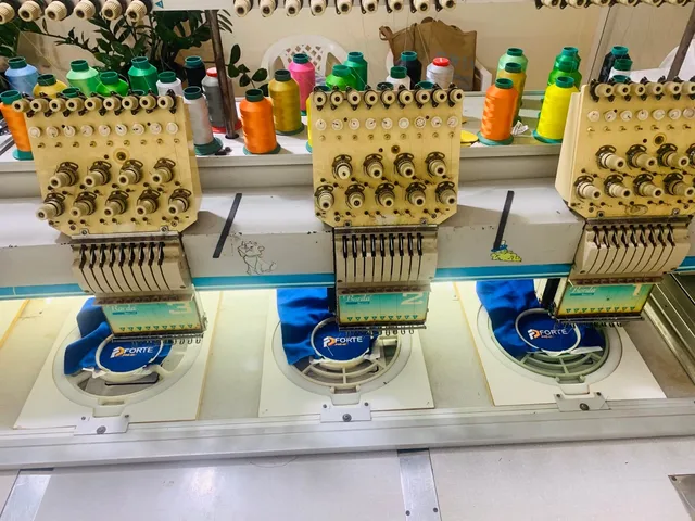 Máquina de bordar 4 cabecas