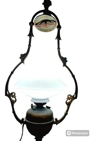 lustre de teto antigo de bronze com cúpula de opalina