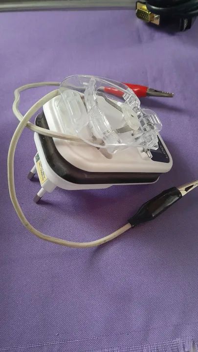 Carregador Universal para Baterias de Celular - Foto 2