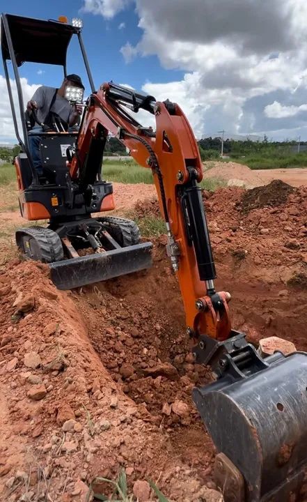 Vendo Mini escavadeira 1,3ton 2023- Motor KUBOTA (+ implementos) - Foto 4
