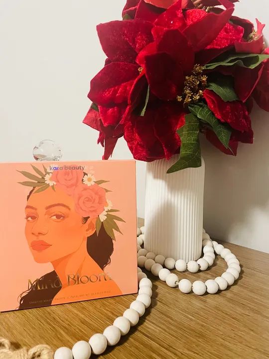 Paleta Kara Beauty - Mind Bloom - 25 Cores de Sombras - Comprada na Macy?s (EUA) - Foto 3