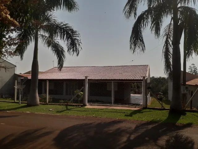 Chácara Molhada 2149m² com Casa e Piscina Condomínio Tucunaré em Alvorada do Sul.