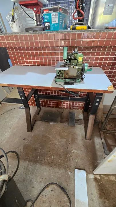 Maquina de overlock - Foto 6