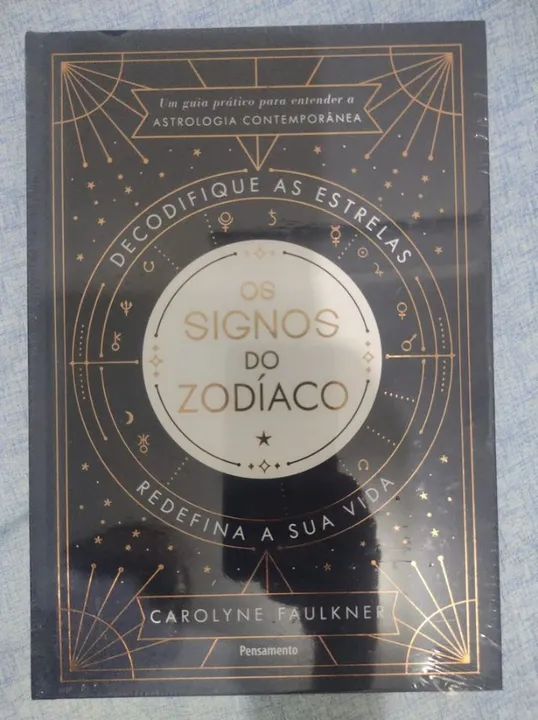Os Signos do Zodíaco Capa dura Carolyne Faulkner