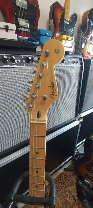 Guitarra Fender Modelo American Standard Stratocaster Sunburst 2020  - Foto 3