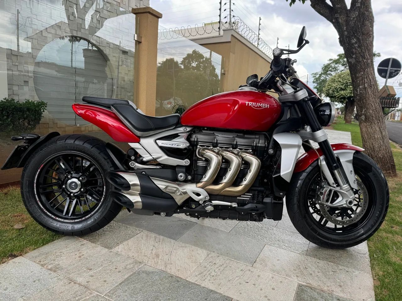 Triumph rocket 3 r 2.500 cilindradas 
