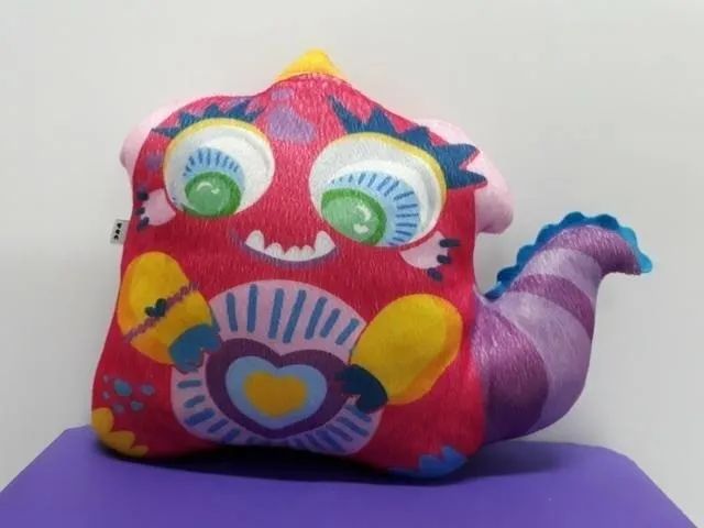 Almofada de Pelúcia Monstrinho PUC