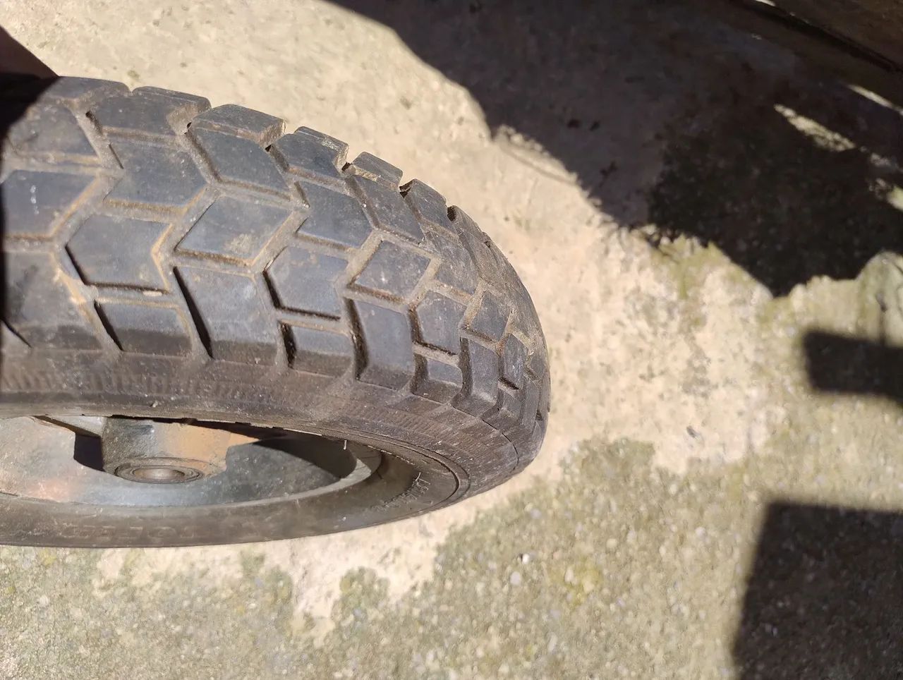 Roda completa com pneu para carretinha