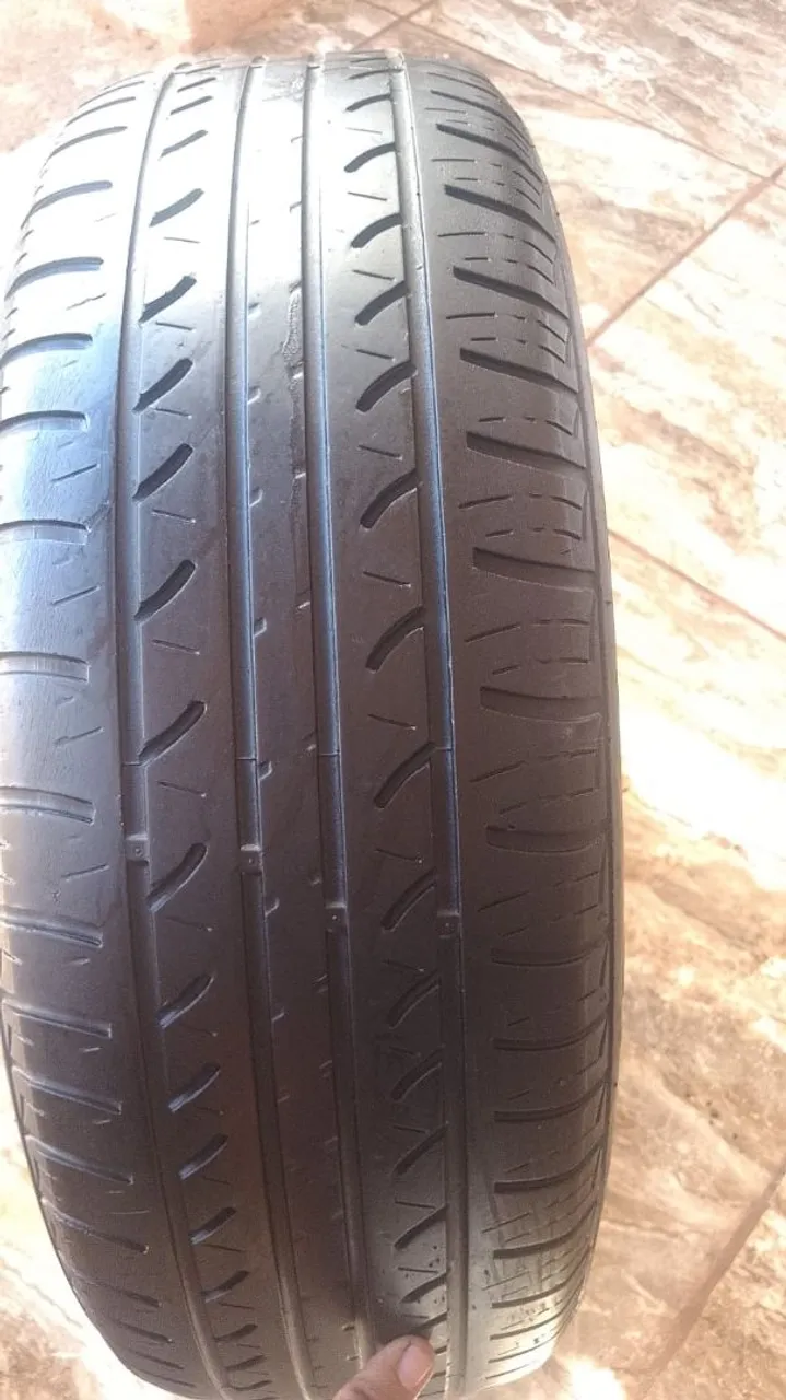 VENDO PNEU FRIZADO (RISCADO) MEDIDA 185/65R15