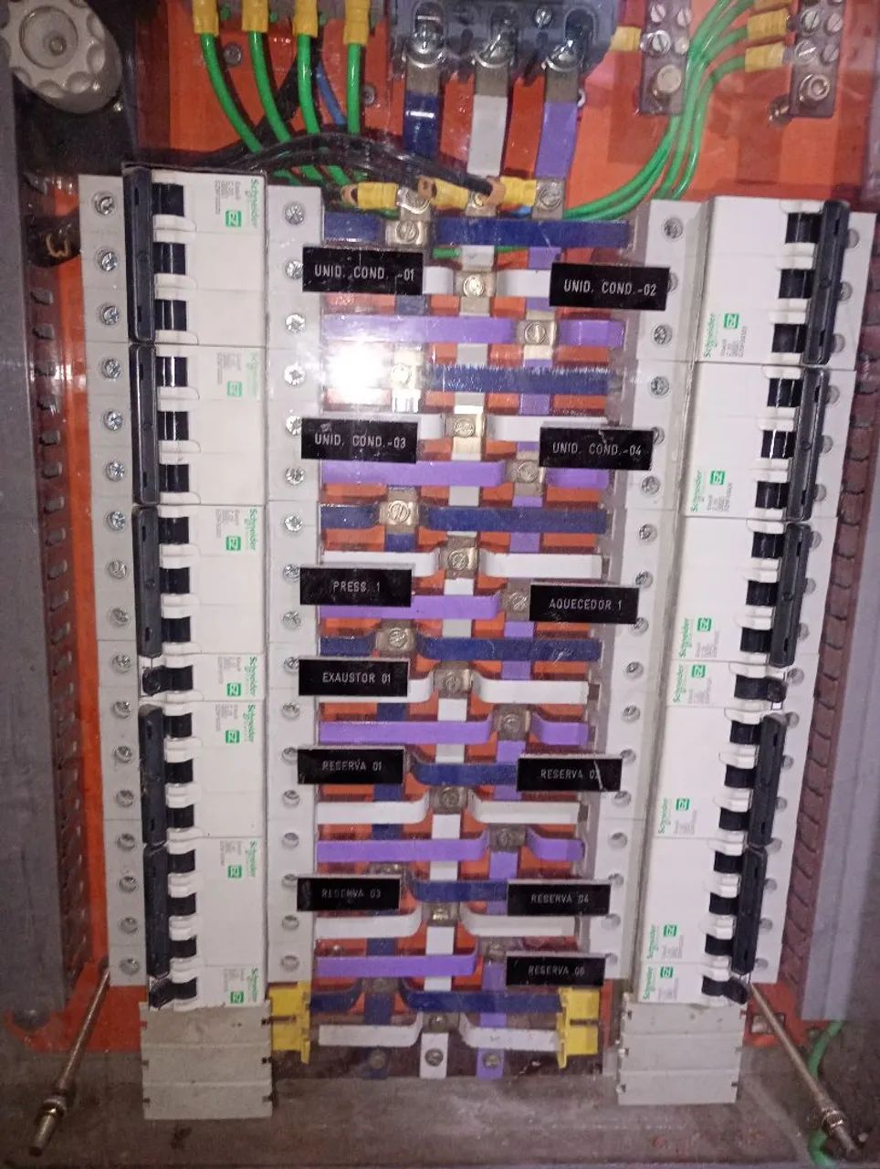 Quadro de Distribuição Elétrica65580468024450124