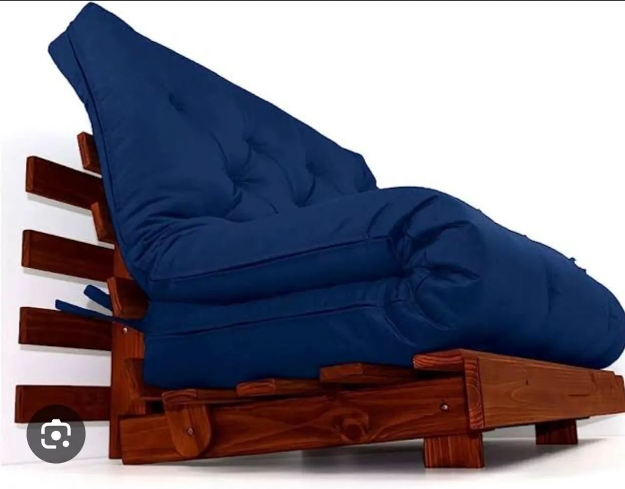 Sofá Cama Futon de Madeira Maciça com colchão azul - Foto 2