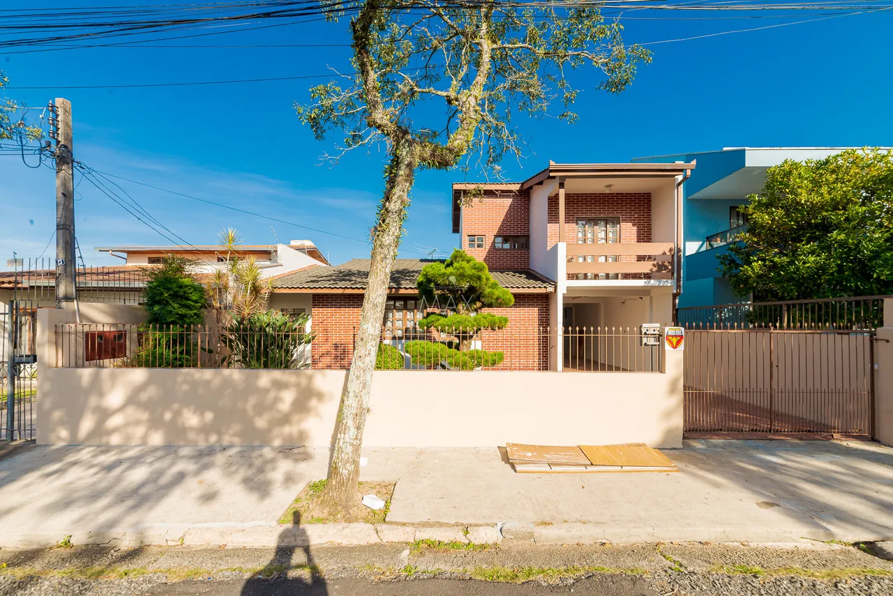 CASA com 5 dormitórios à venda com 160m² no bairro Bacacheri - CURITIBA / PR