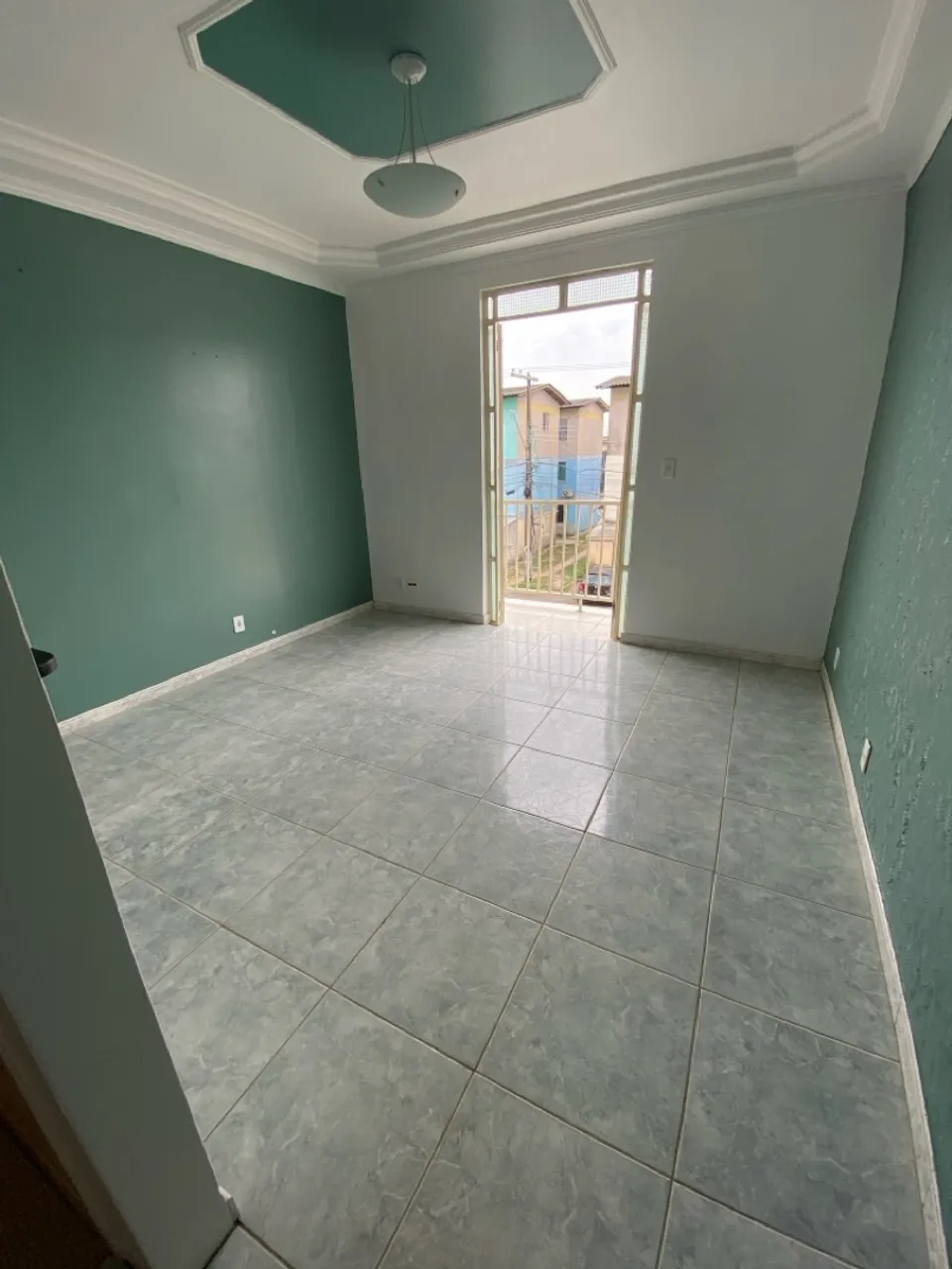 ALUGA-SE APARTAMENTO