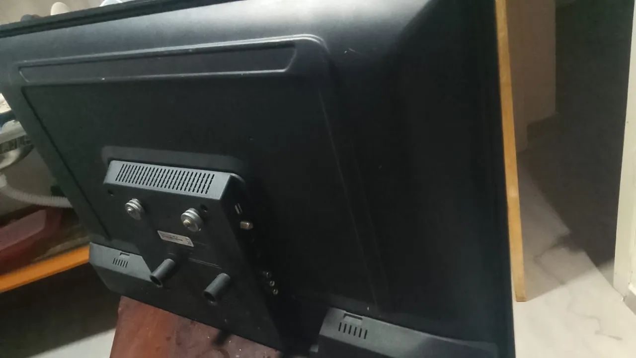 Tv Philco 32 polegadas com antena de canais controle em perfeito Estado 64310977288962121