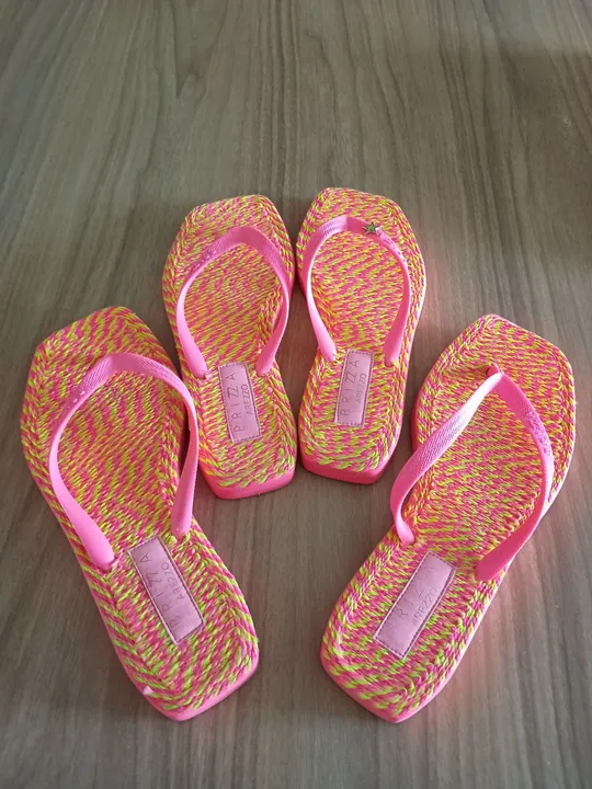 Chinelos de Dedo Brizza Arezzo - Rosa Fluo