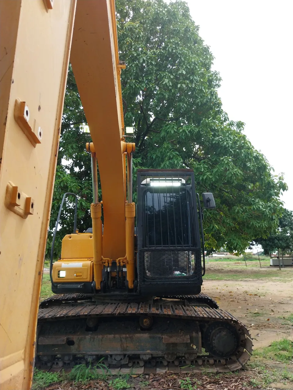 Vende-se Escavadeira 160 LC7 HYUNDAI R$ 350.000