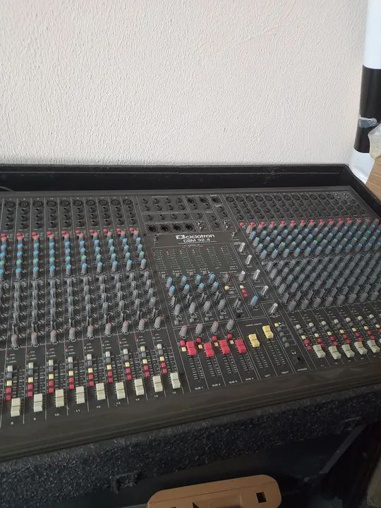 MESA CICROTROM CSM 32X4 SEMI NOVA