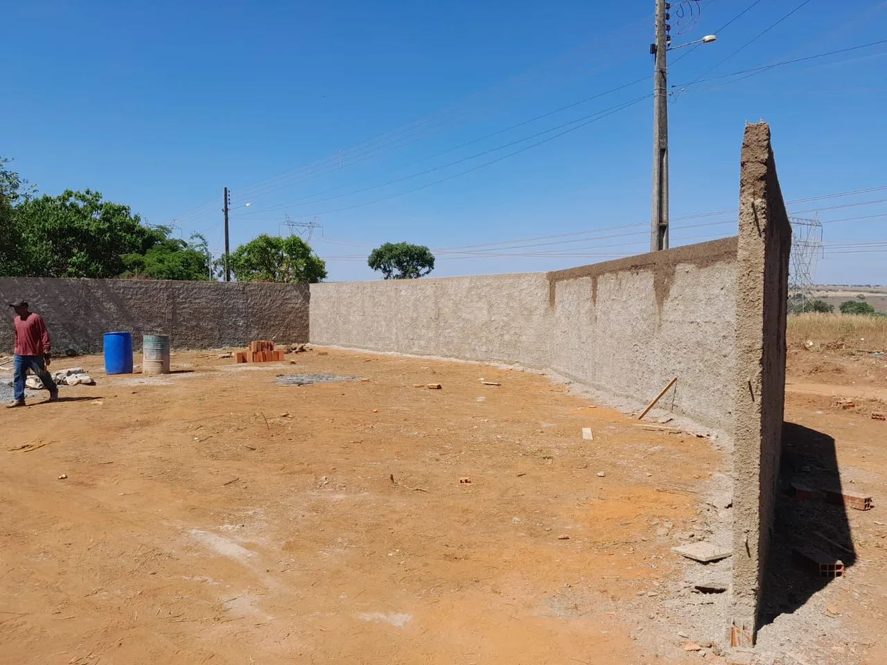 ALUGA-SE LOTE DE 532 m² PARA GALPÃO