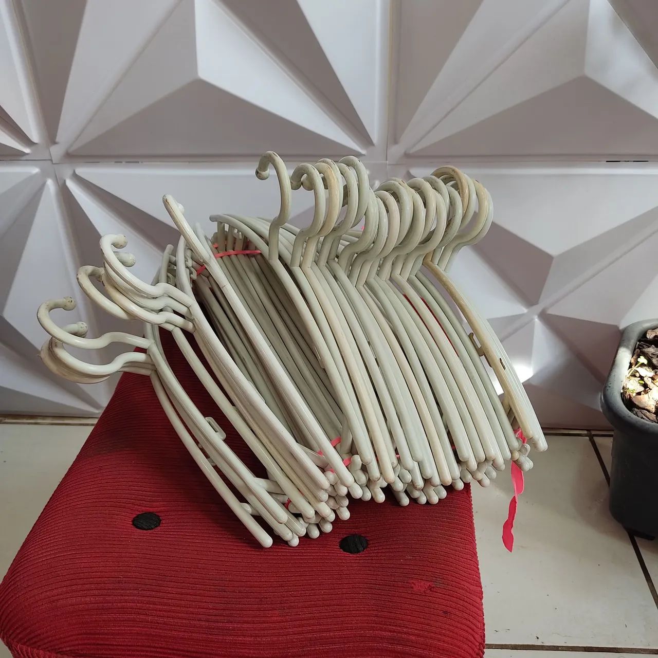 Vendo 20 UN cabides ideal para loja de roupas  - Foto 3