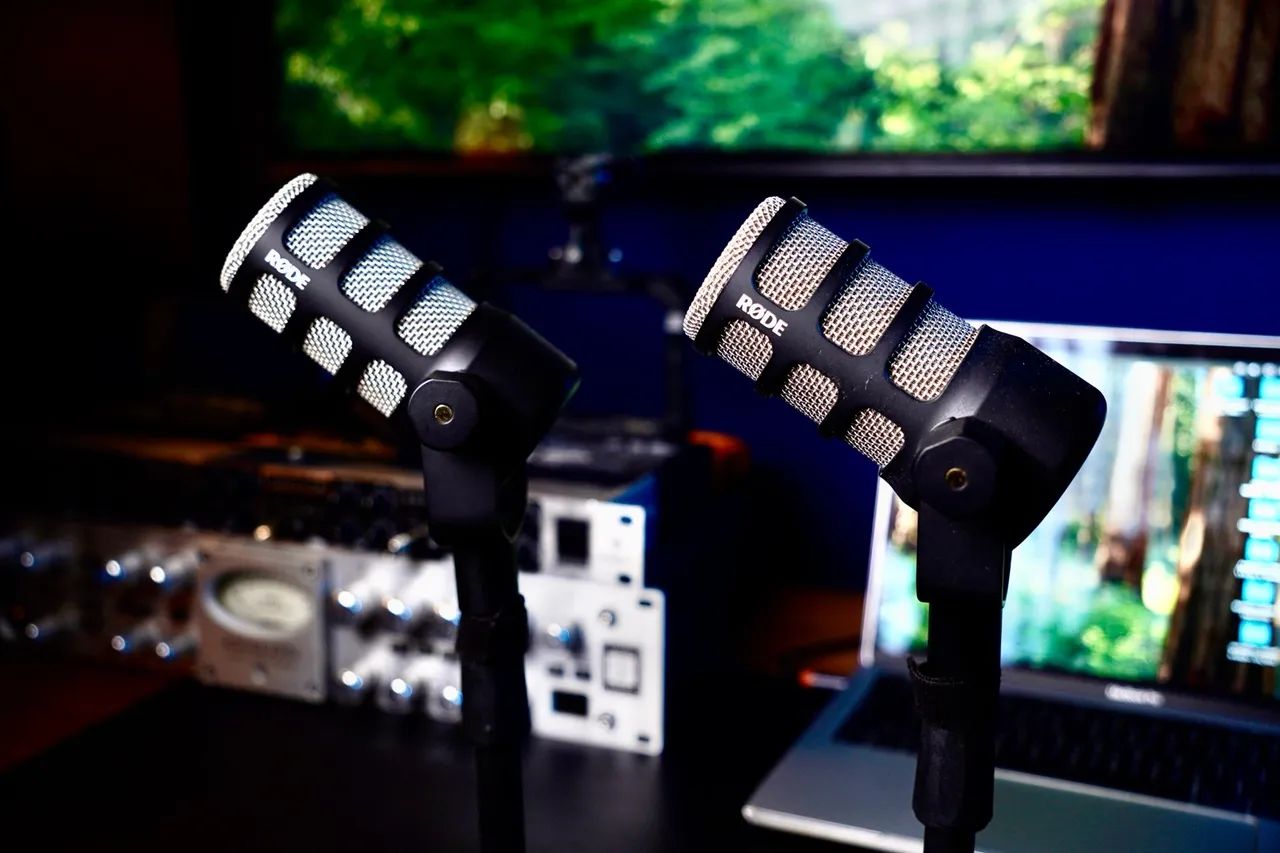 3 MIC RØDE Podcast e Gravação
