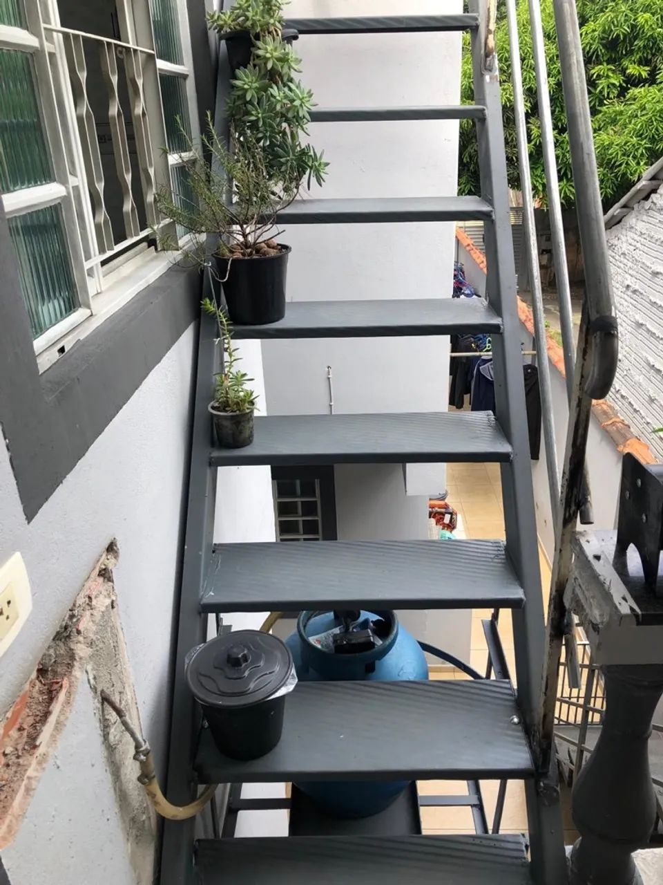 Escada de acesso para área externa  - Foto 3