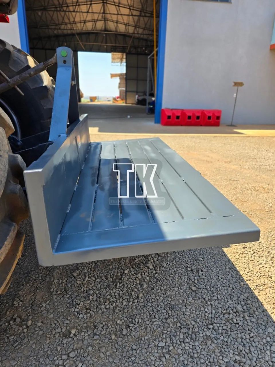cod. 1335 PLATAFORMA TRASEIRA 1500 KG - Tk Tratores Nova Andradina-MS - Foto 4