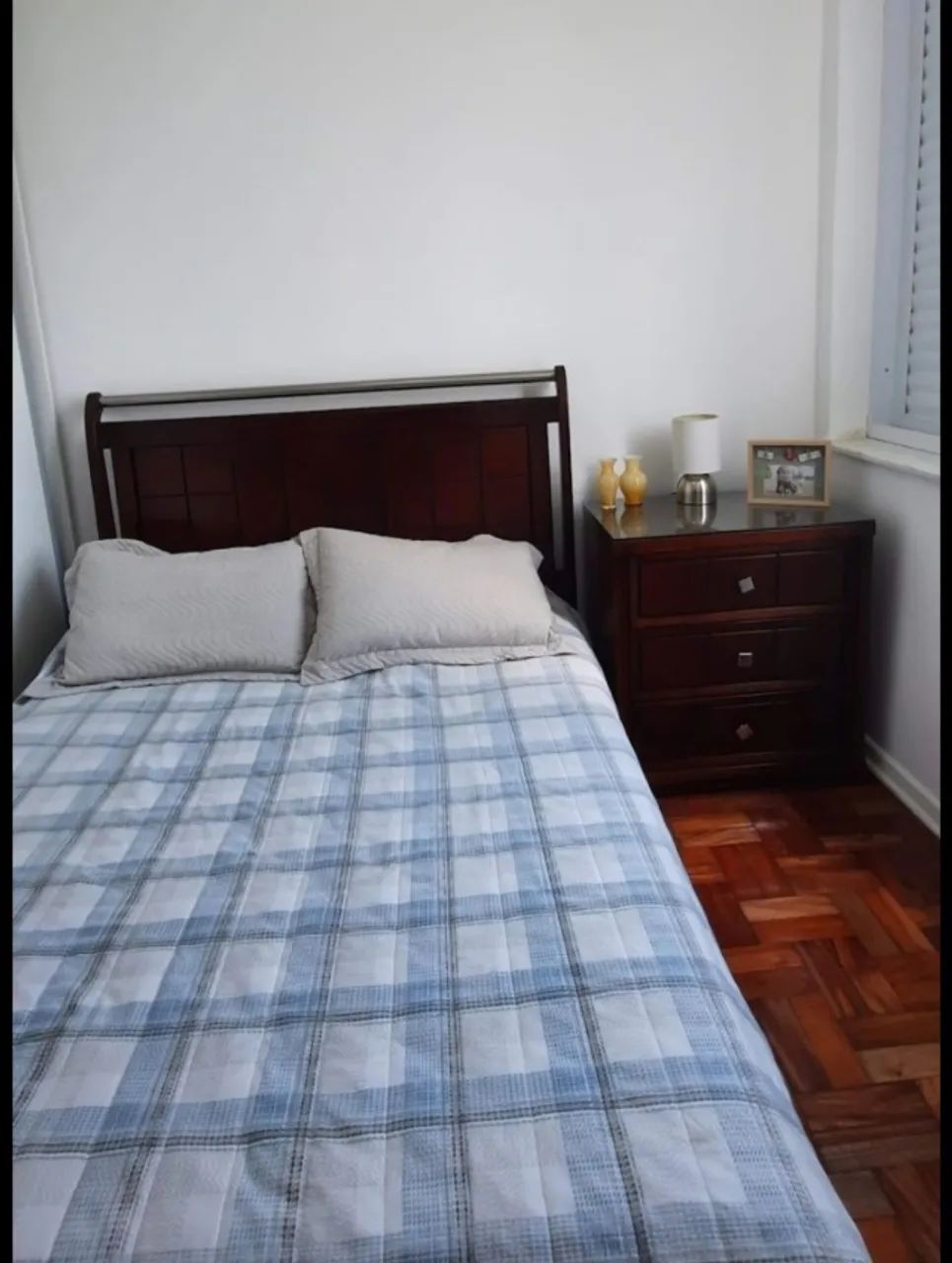 Conjunto cama de casal + 02 gaveteiro mesa de cabeceira  - Foto 2