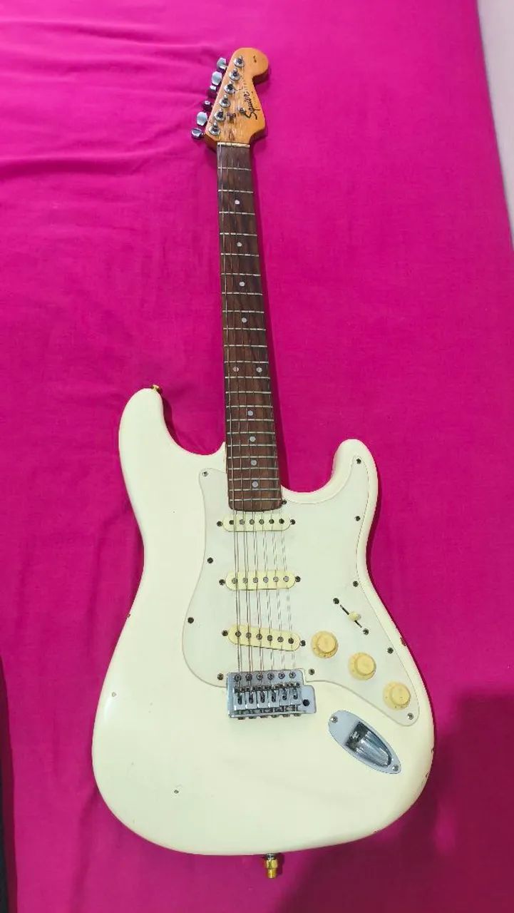 Guitarra Squier by Fender Affinity Stratocaster