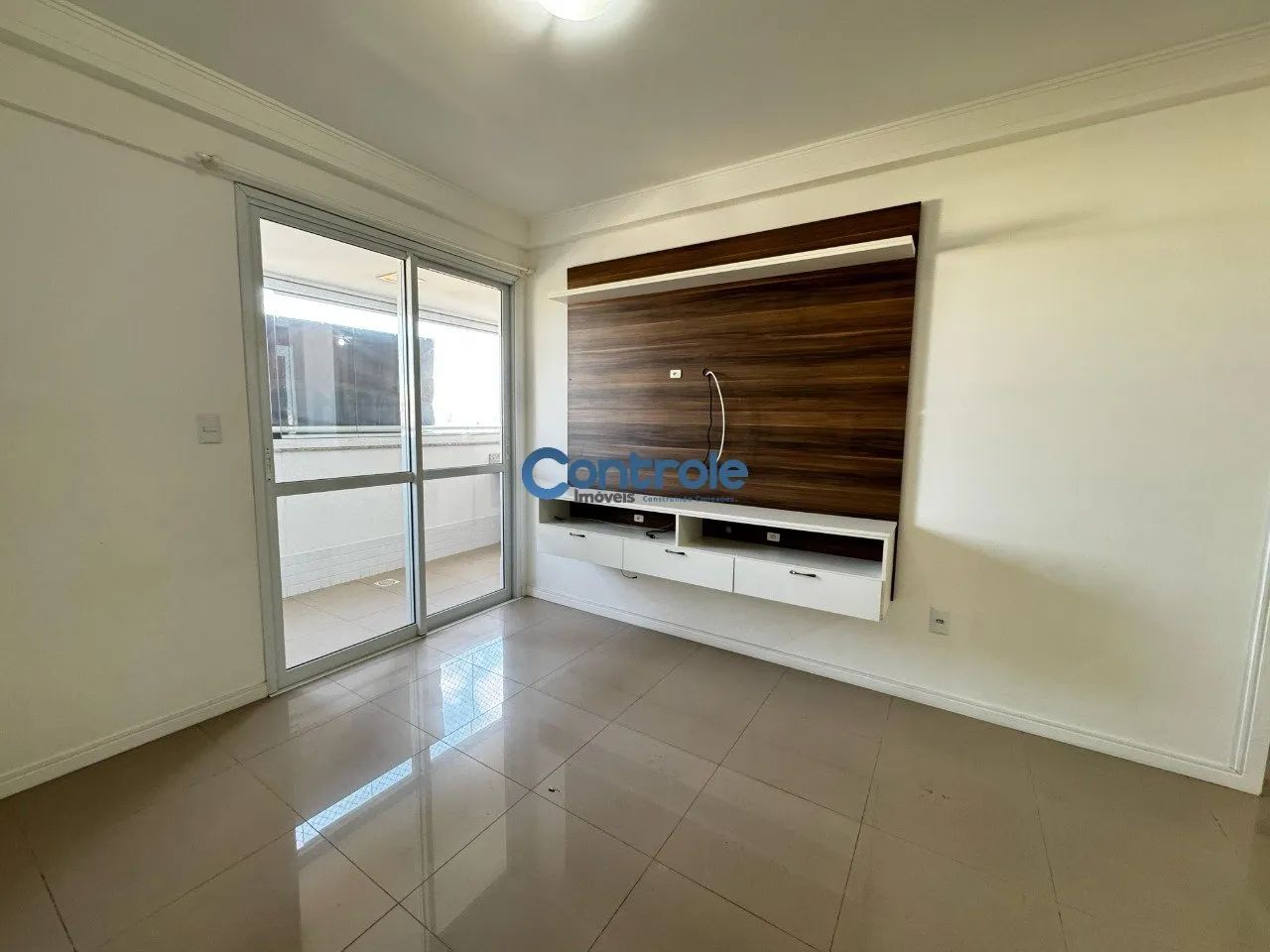 Apartamento com 02 dormitórios, sendo 01 suíte com 01 vaga livre e coberta - Foto 3