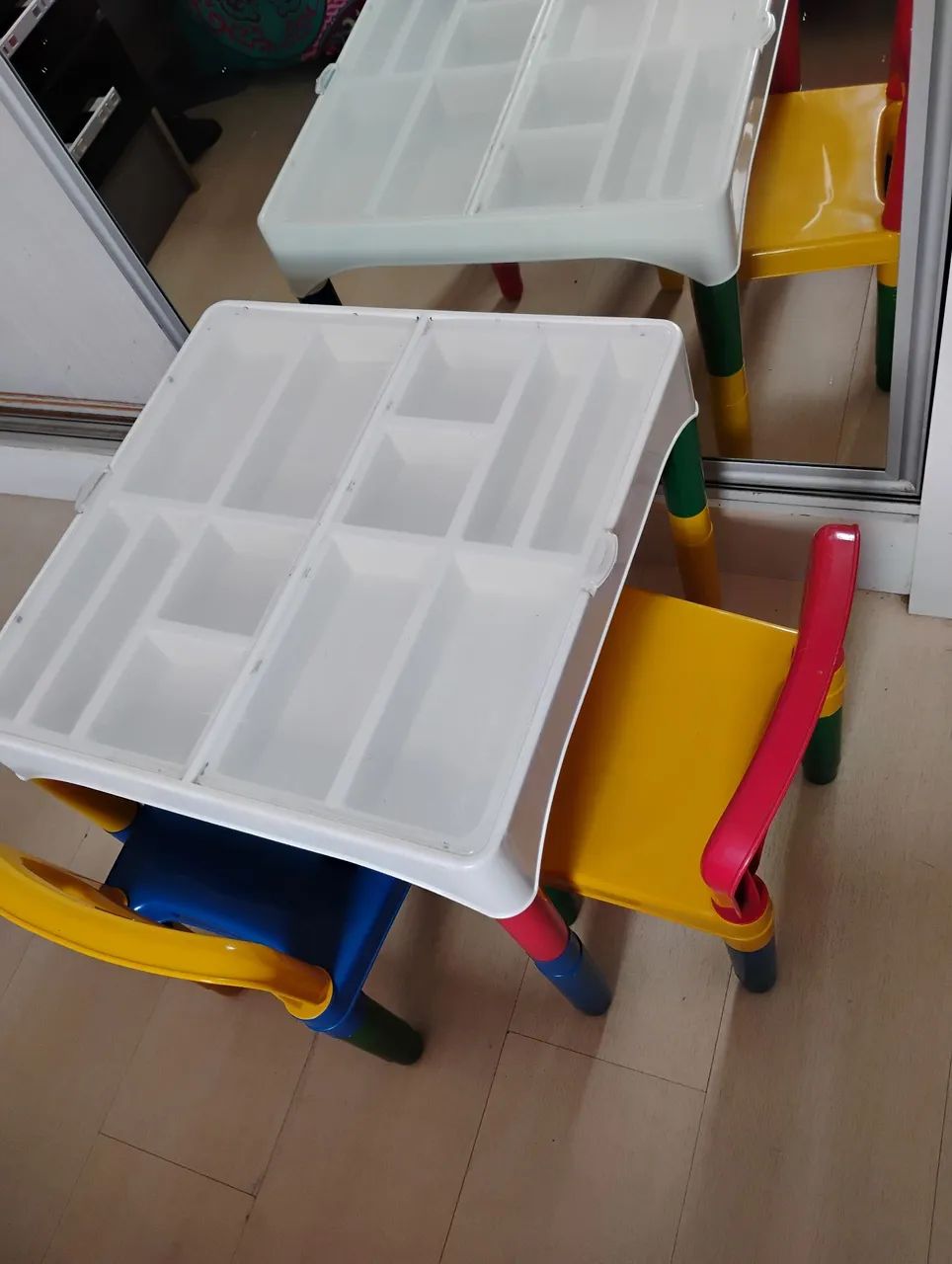 Mesa e Cadeiras Infantis Coloridas - Foto 4